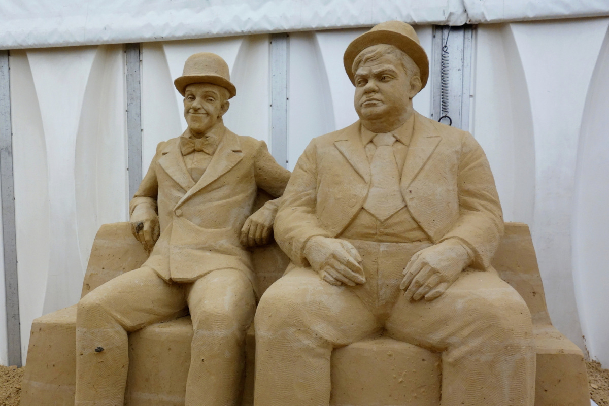 Sandskulptur von Laurel und Hardy (Dick und Doof)