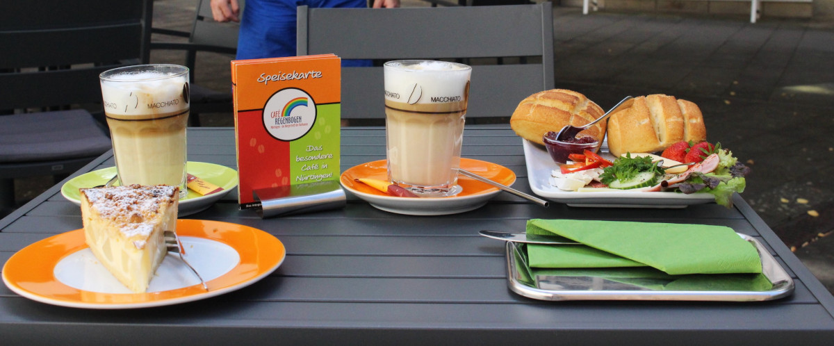 Gemütlich frühstücken auf der Terrasse des Cafés | © BFL e.V.