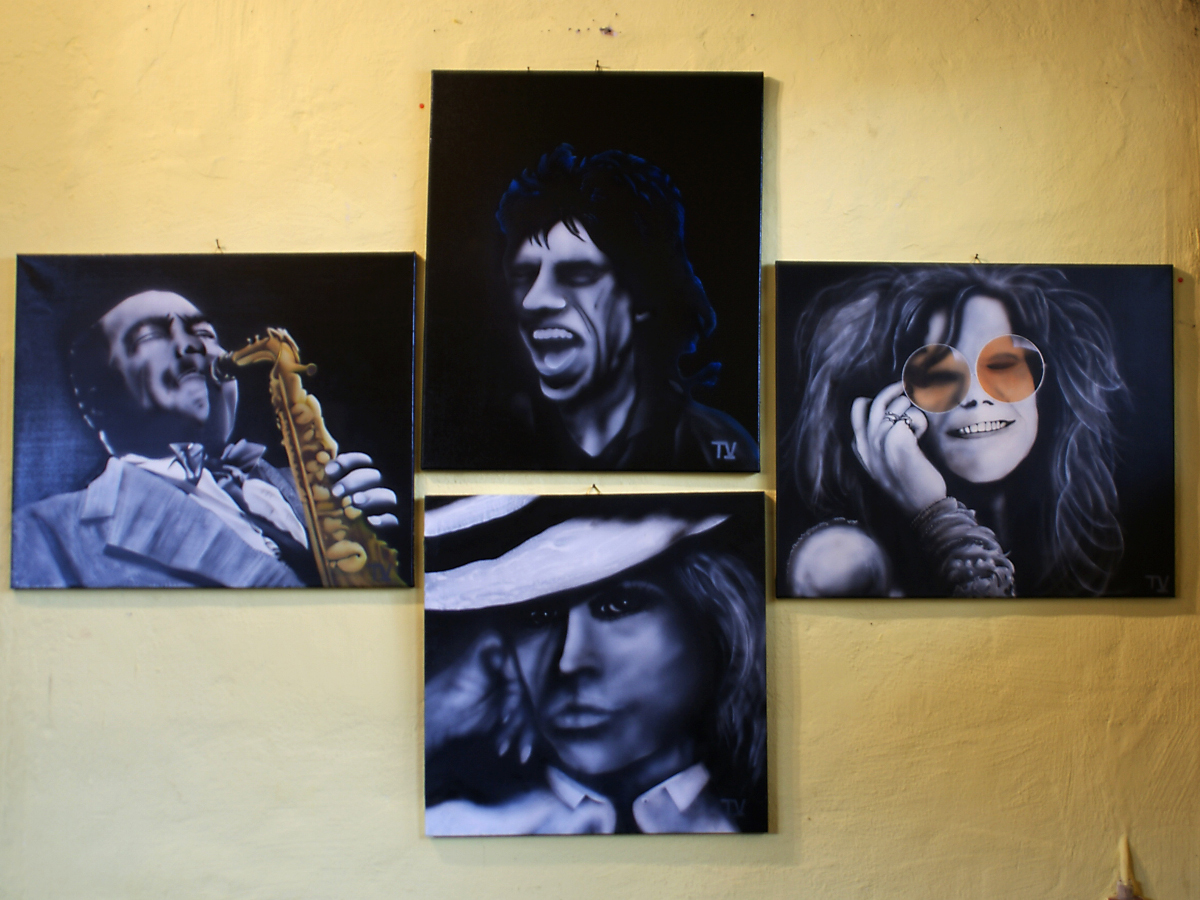4 Portraits von Rocklegenden auf Leinwand in Airbrush Technik.
